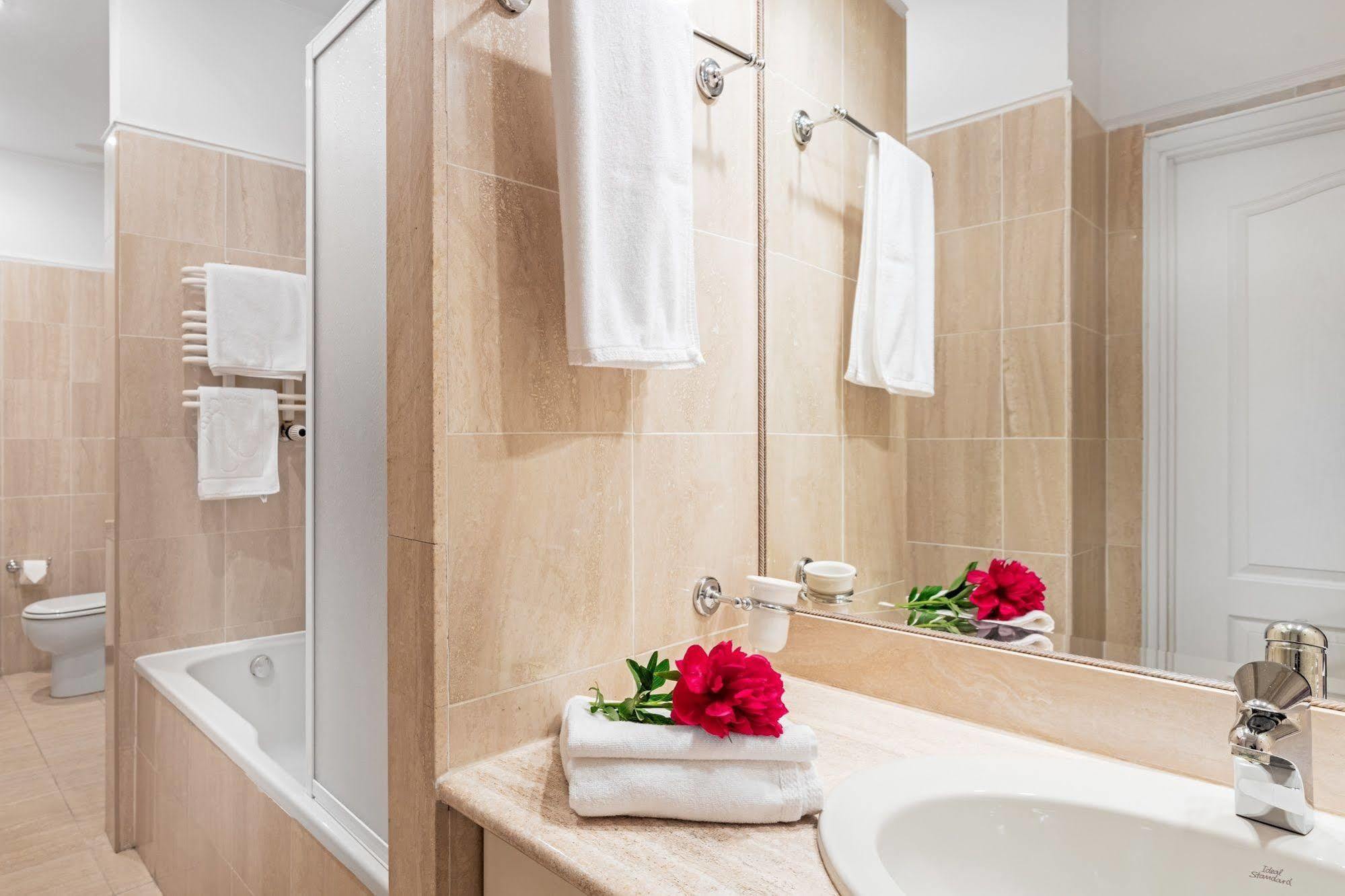 Hotel apartamentowy St. Andrew's Palace Warszawa
